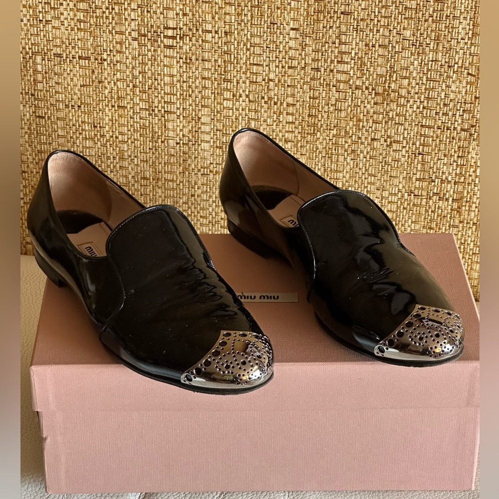MIU-MIU Patent Leather Shoes Size 9B. Leather sole.minimal wear.see condition